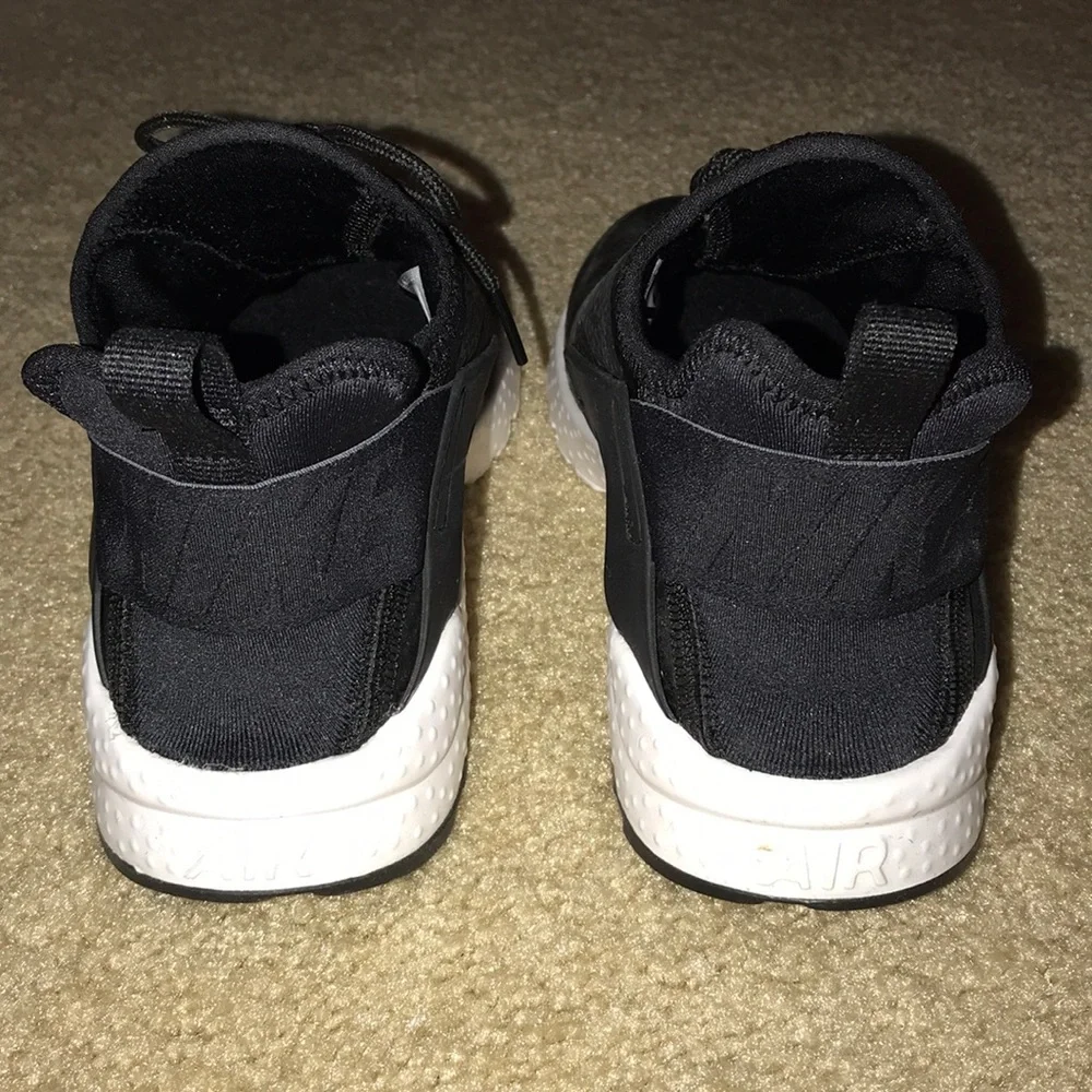 Black Leather Nike Huarache (7.5) - Picture 7 of 8